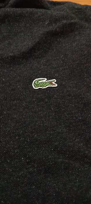 Продавам сиво поло на Lacoste и тъмно синьо поло стар модел на Lacoste