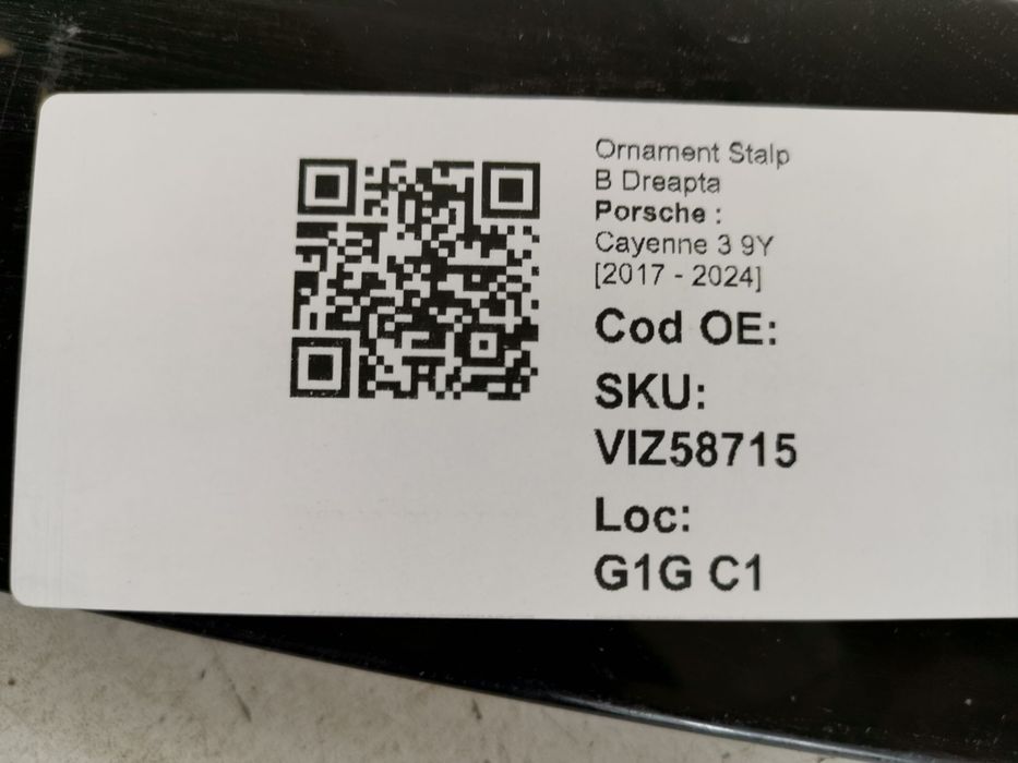 Орнамент Стълб Б Десен Порше / Porsche Cayenne 3 9Y Оригинален в добро