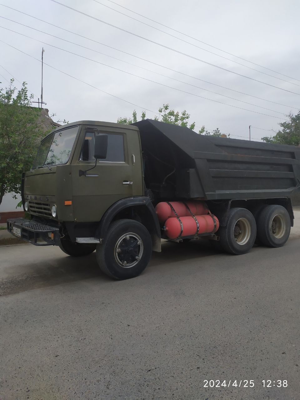 10та балон без камер янги, матор килинган мой емайди.