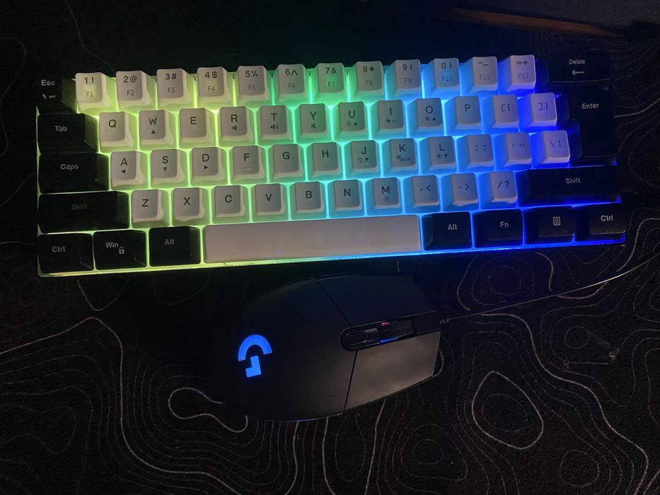 Ноутбук в хорошем состоянии (нет 1 кнопки а так целый)