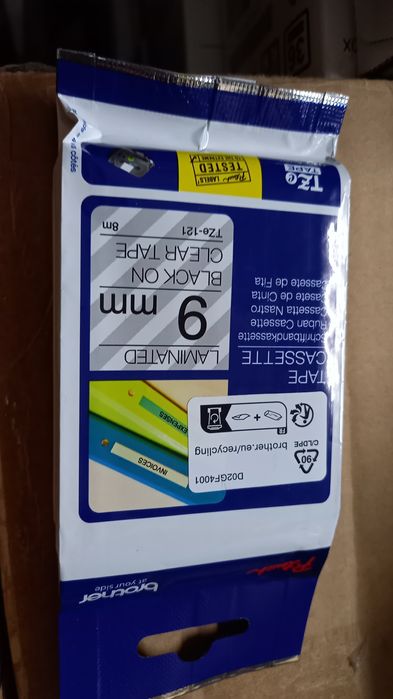 Banda laminata 9 mm TZe 121 pentru aparat etichetat Brother P Touch