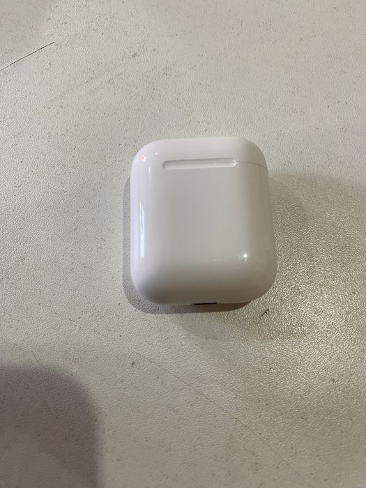 air pods Продам в хорошем сост зарядку держит отлично коробки и зарядк