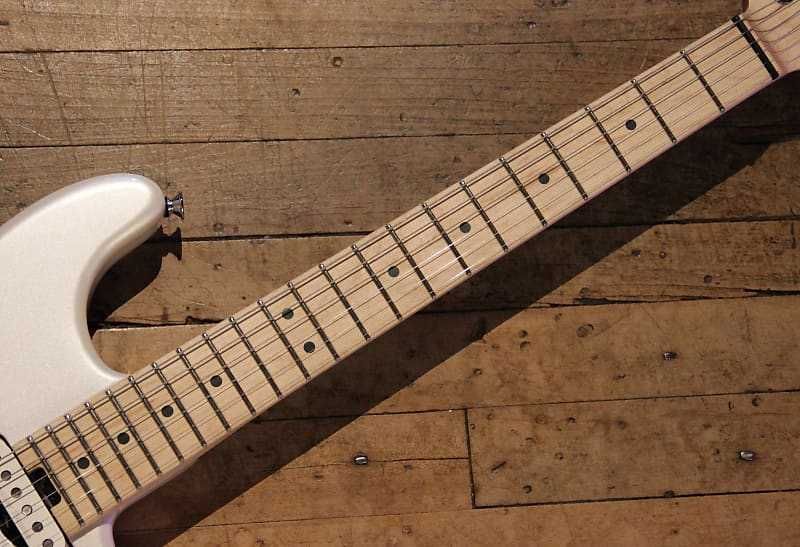 Charvel Pro-Mod San Dimas Style 1 HSS HT M Platinum Pearl
