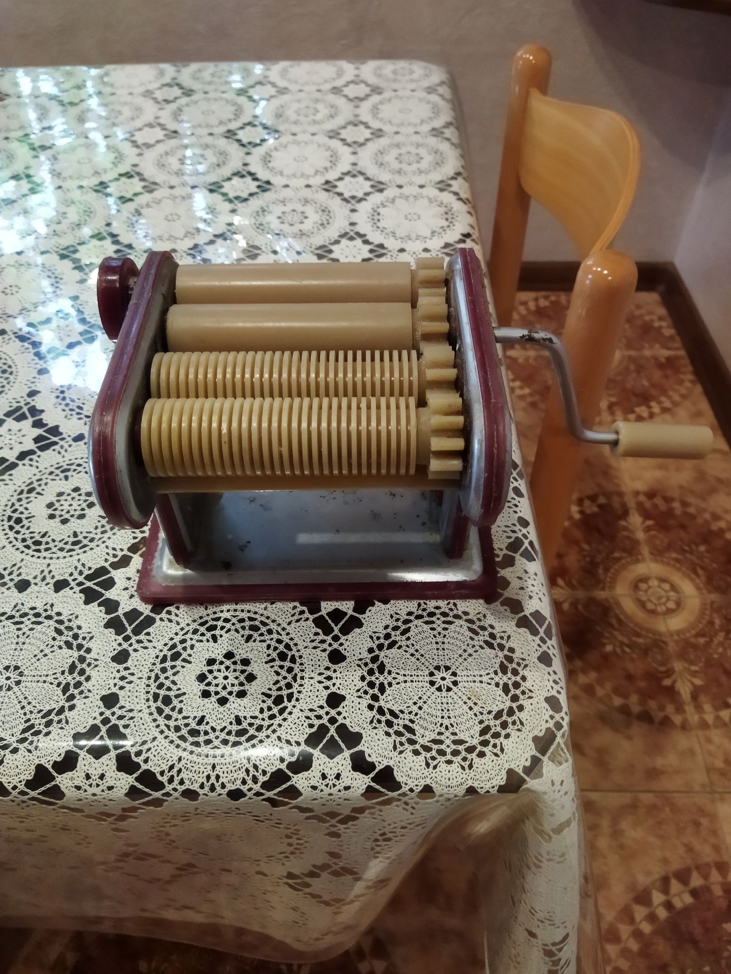 Продам лапшерезку рабочая.