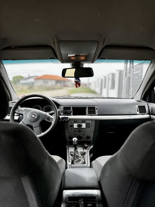 Vand opel vectra c  pentru piese