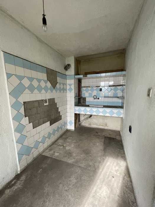 Продава се Четиристаен апартамент в Карлово - 110 кв.м за 450 €/кв.м - Снимка #2