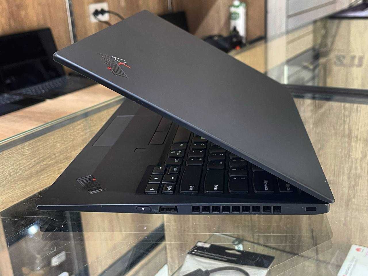 Lenovo ThinkPad X1 Carbon Gen 8 Core i7-10610U ram 16 ssd 256