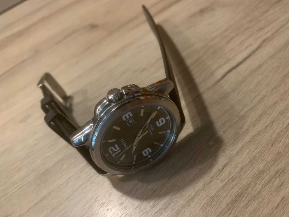 Продавам Часовник