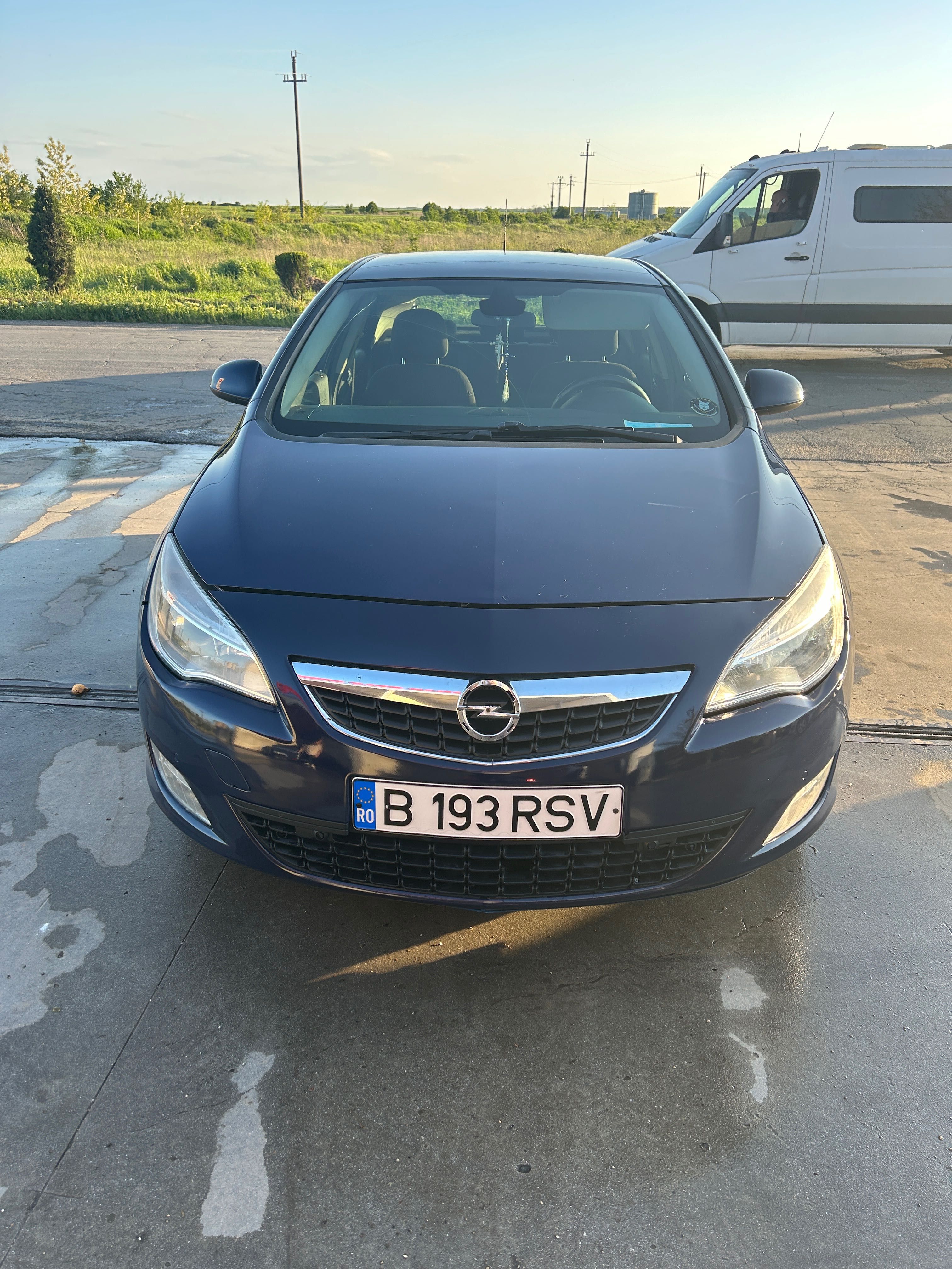 Opel Astra J 2011