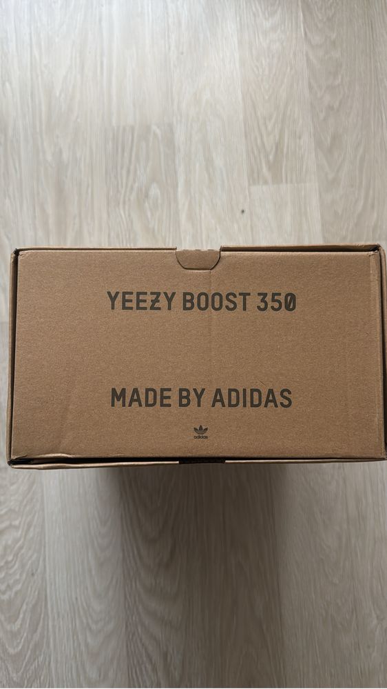 Adidasi Yeezy Boost 350 V2