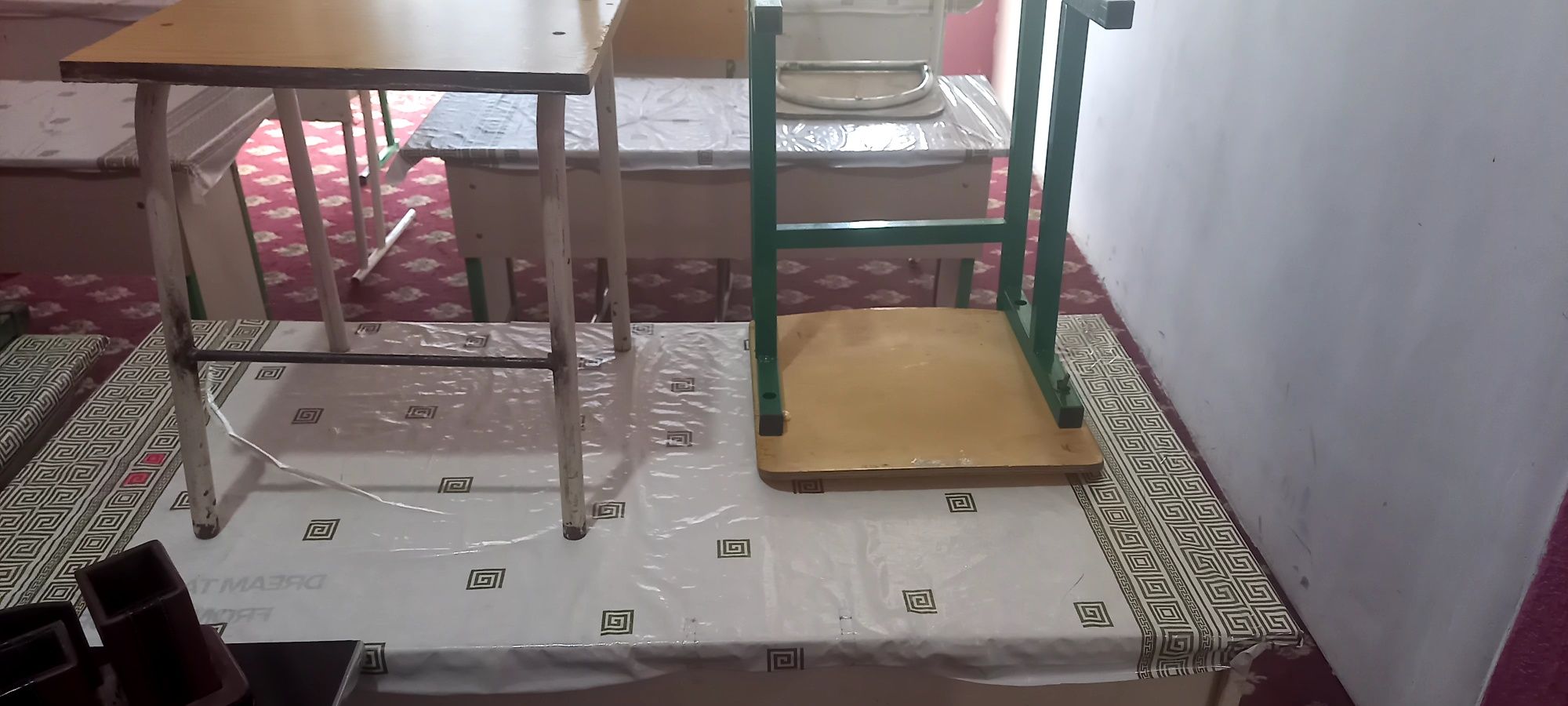 Partalar stullari bilan sotiladi.(Б,У)