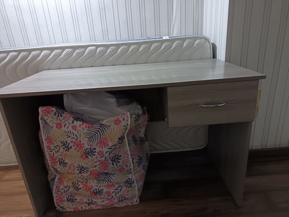 Столик , парта Aiko