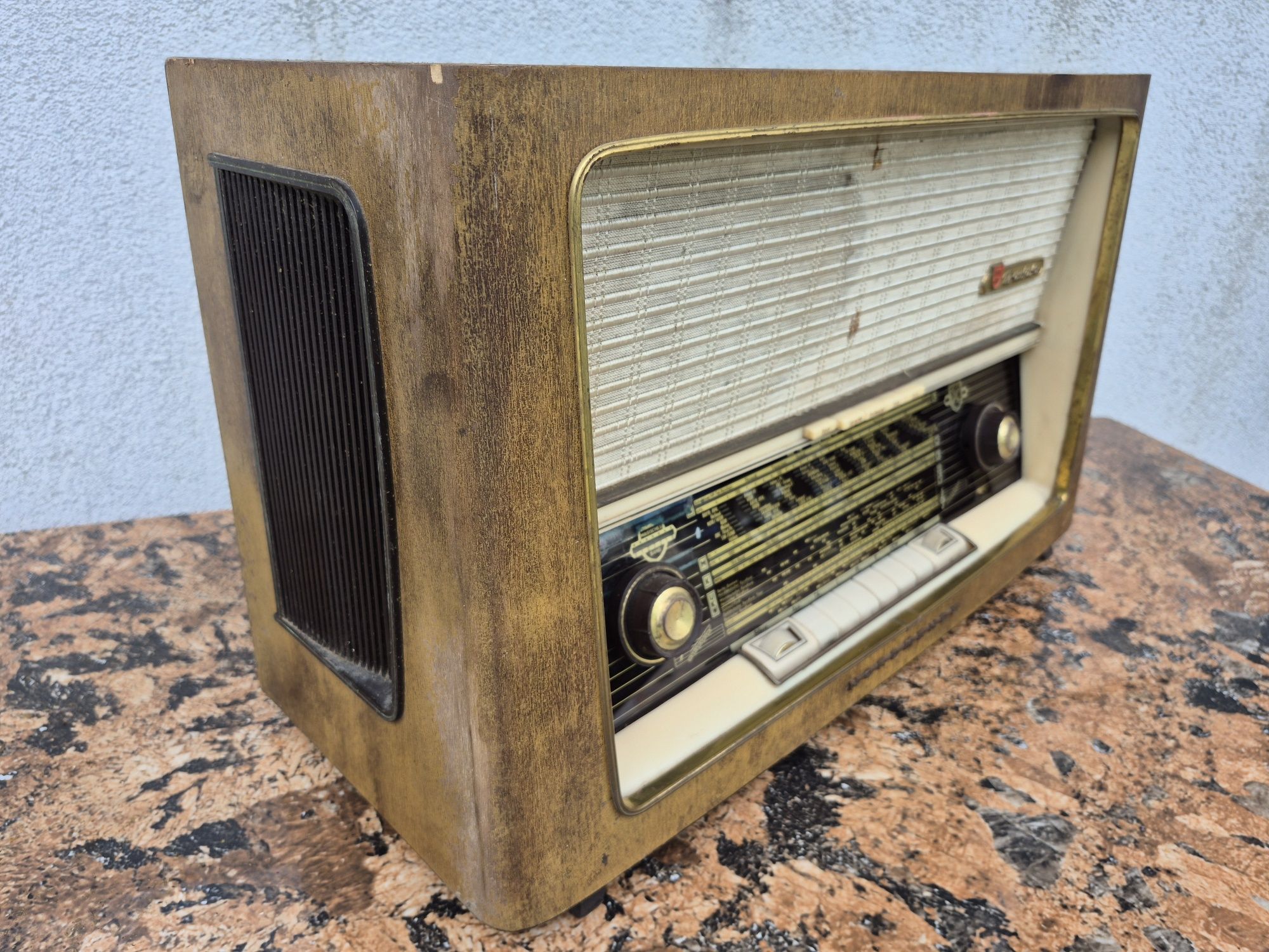 Vând Radio marca Nordmrnde Traviata 59/3D