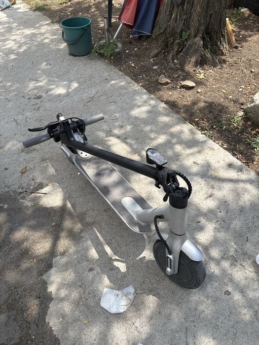 Vand 2 trotinete electrice (hecht)