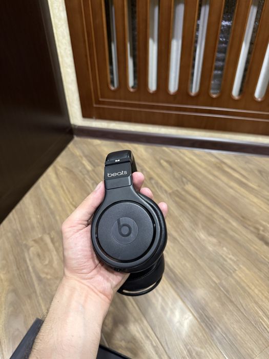 Продаются наушники Beats Pro Limited Edition (Detox)