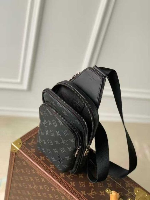 Louis Vuitton Avenue Slingbag PM