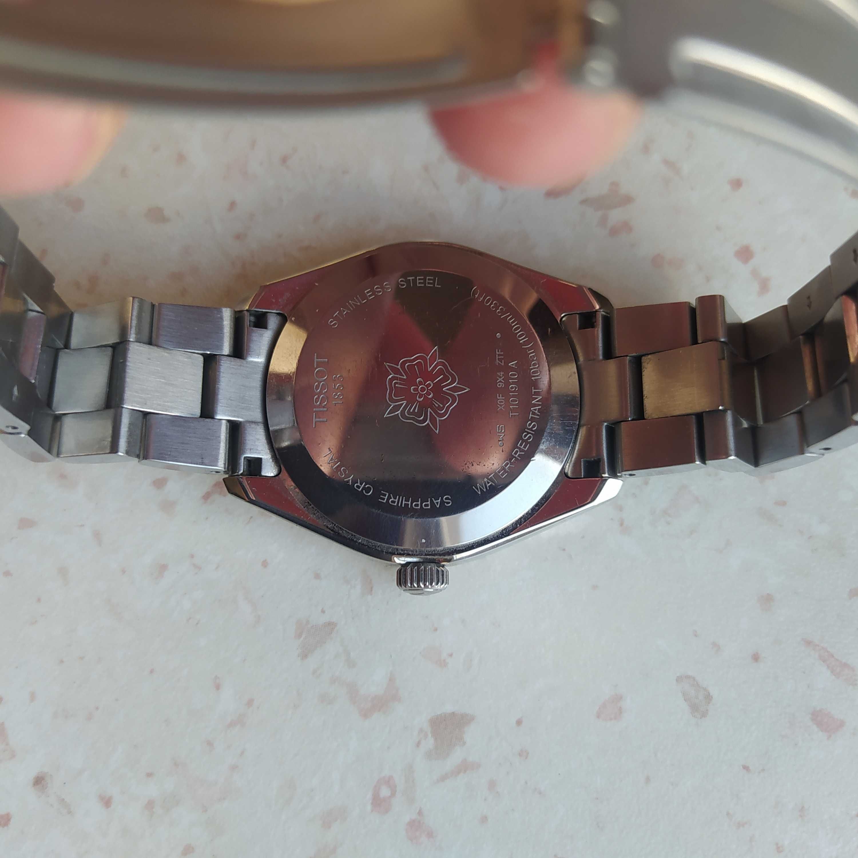 TISSOT - Перфектен швейцарски унисекс часовник