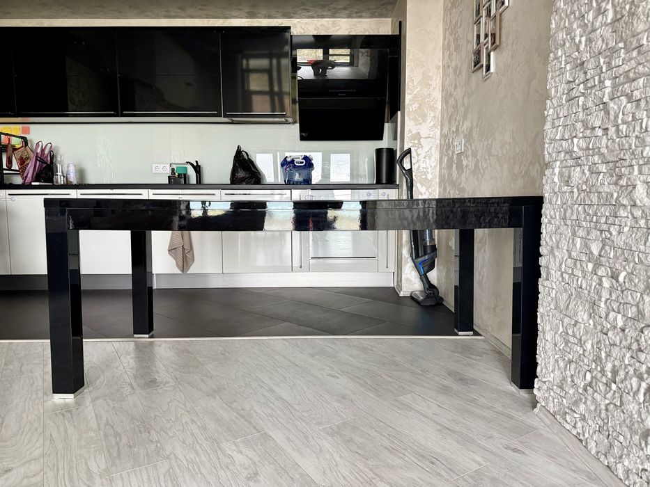 Маса черен гланц+7 стола