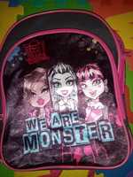 Ghiozdan Monster High și Masha si Ursul