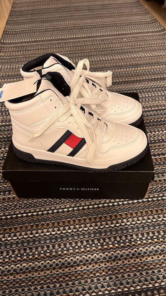 NOI Adidași Tommy Hilfiger 36