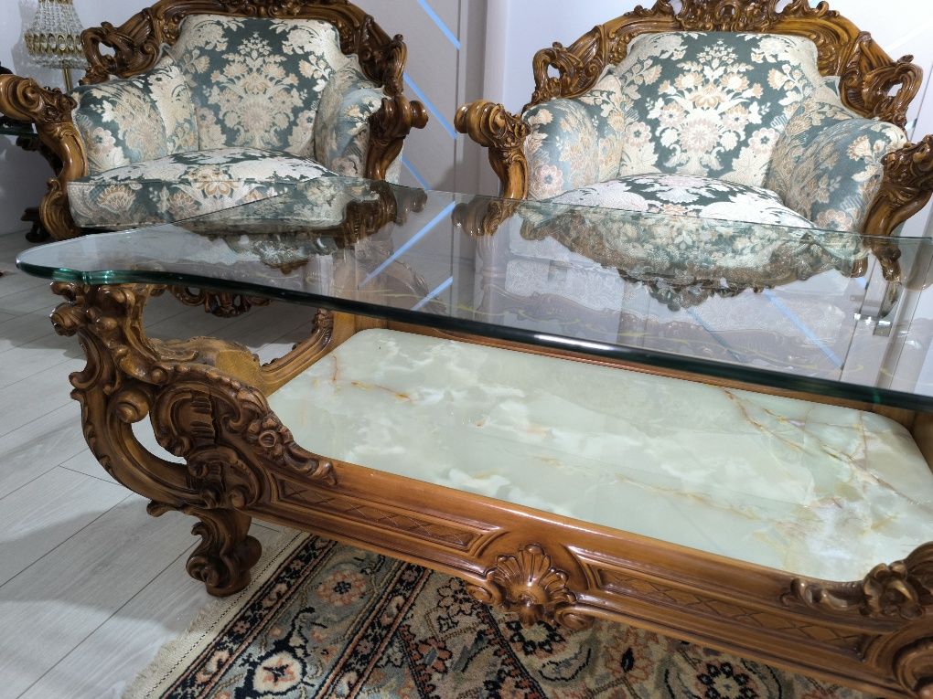 Canapea cu trei fotolii masuta si doua scaunele stil baroc