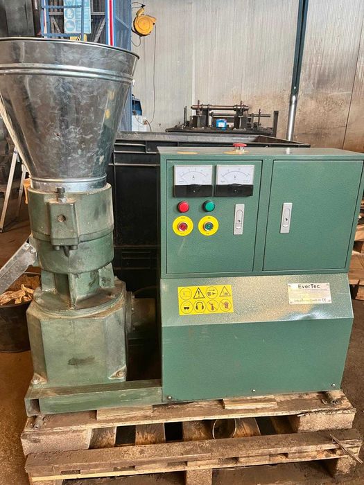 Vand moara cu ciocanele si masina de peleti , marca EVERTEC , GERMANIA