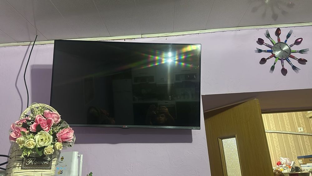 Телевизор LG в хорошем состоянии