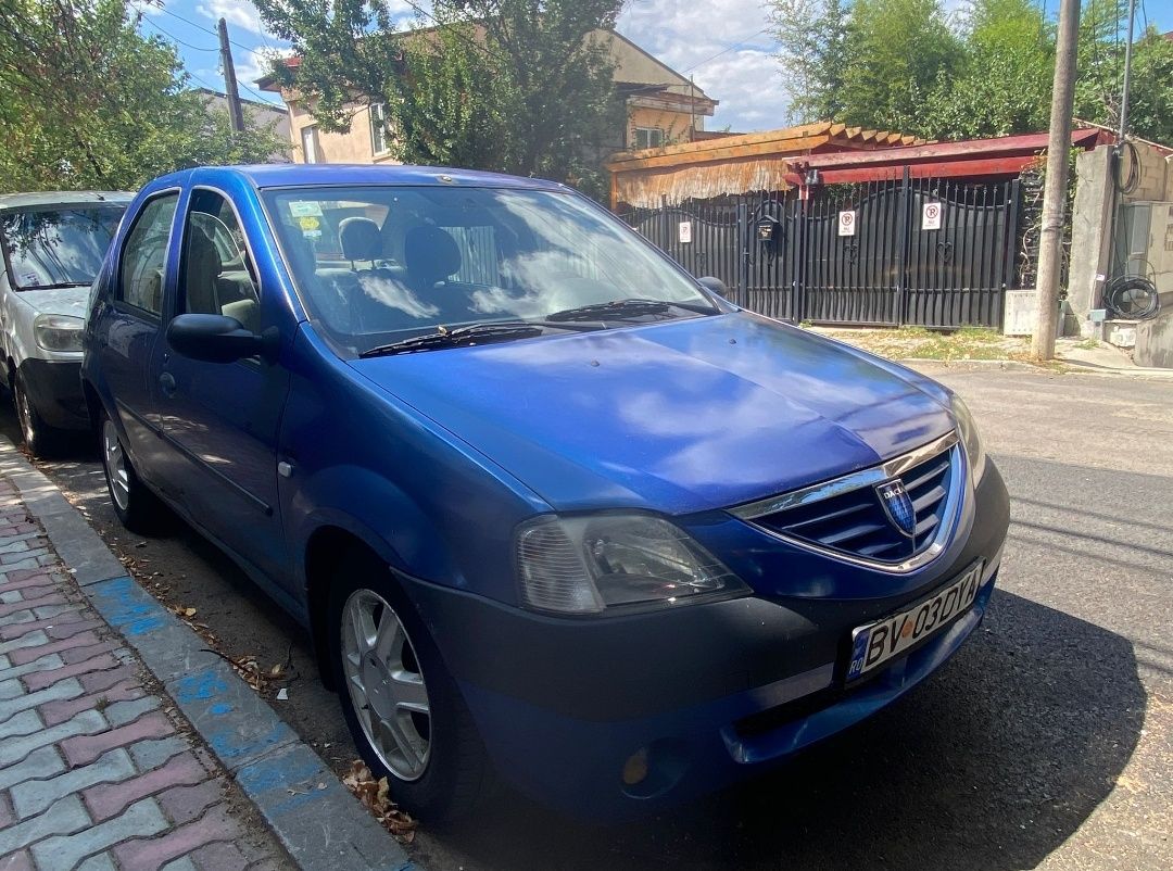 Vând Dacia Logan
