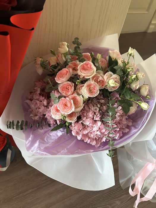 Цветы со дня рождения, есть разные виды. Цены от 2000 до 15000тг