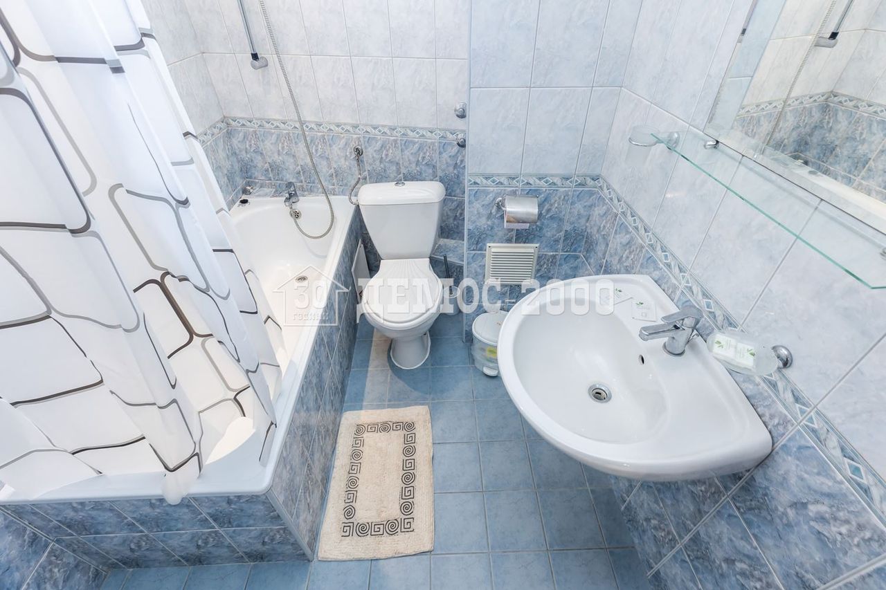 Дава се под наем Хотел в Варна, м-т Траката - 680 кв.м за 2000 € - Снимка #11