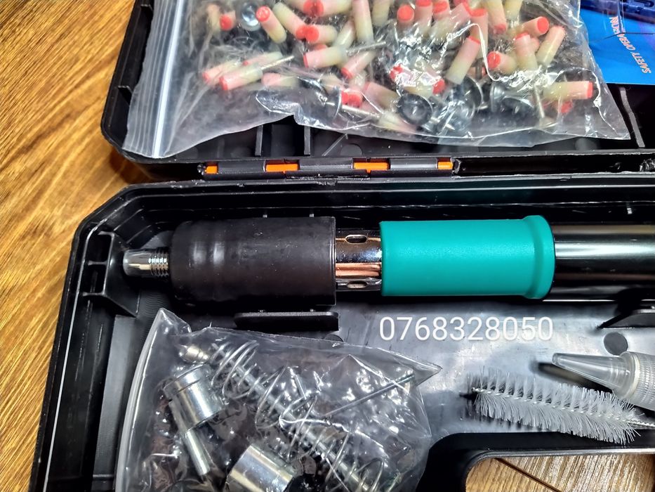 Pistol de cuie, 100 de cuie pentru lemn, beton si metal