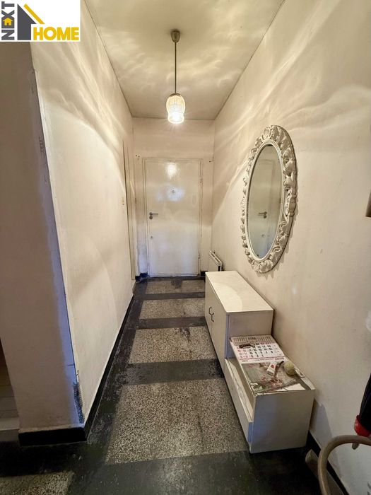 Просторен тристаен апартамент в монолитна жилищна сграда