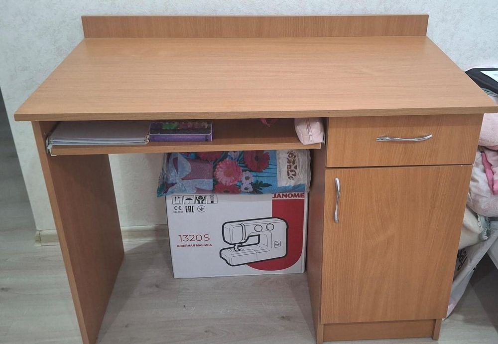 Продам компьютерный стол