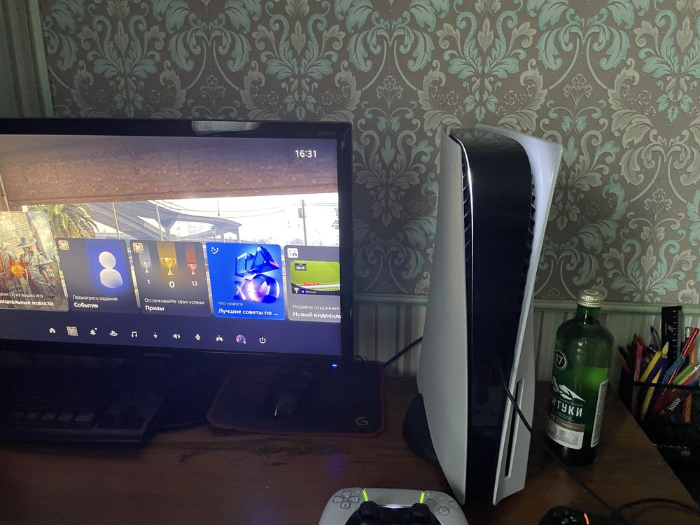PlayStation 5 , с 3 играми+2 джостик+зарядка .Использованный 4 месяца