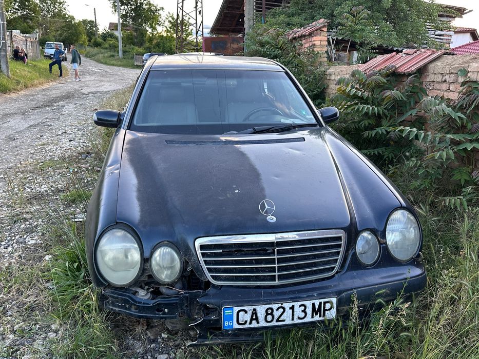 На части Mercedes E220 CDI автоматик работещ мотор