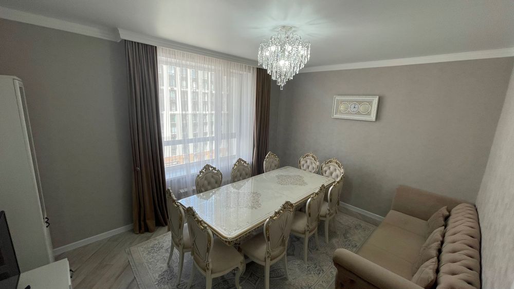 Стол и стулья в отличном состоянии