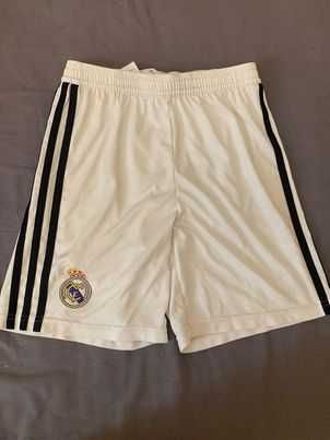 Продавам детски екип на Real Madrid
