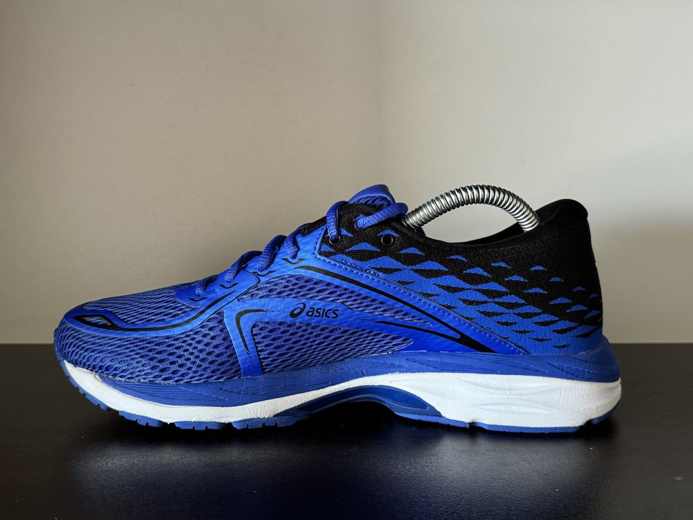 Asics Gel-Cumulus 19/ 42номер 26.5см Стелка Почти Нови