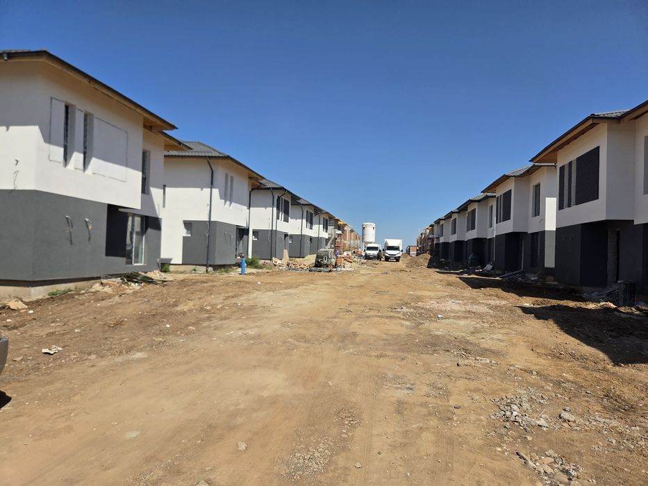 Lângă București -Bragadiru - Vilă Modernă cu 3 Dormitoare, Curte 316mp
