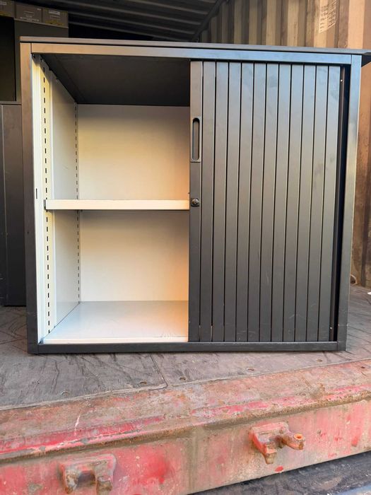 Dulap metalic cu uși tip rulou