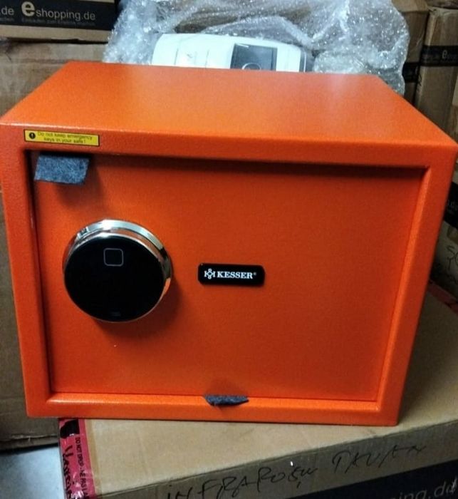 Seif cu amprenta cod sau chei