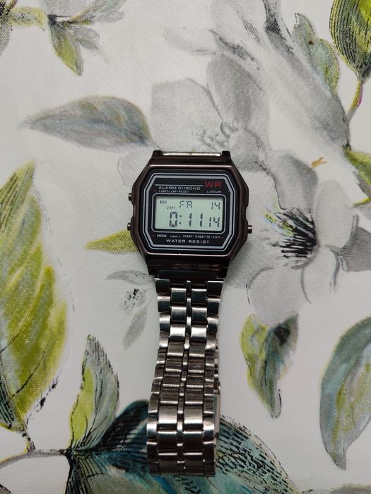 Продам электронные часы Монтана