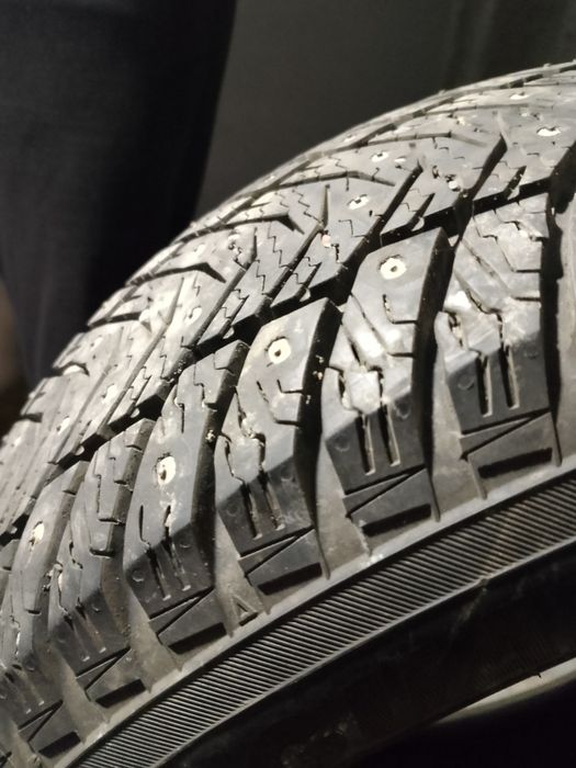 Продам комплект зимних шин YOKOHAMA