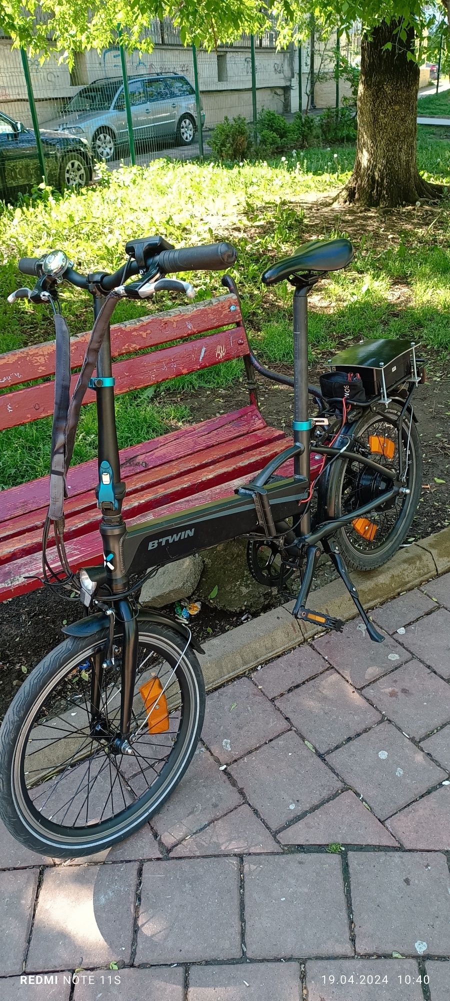 Bicicleta electrica pliabila cu baterie de 11,6 si incarcator.