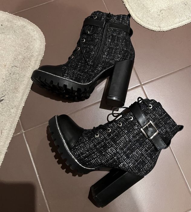 Боти на ток с връзки