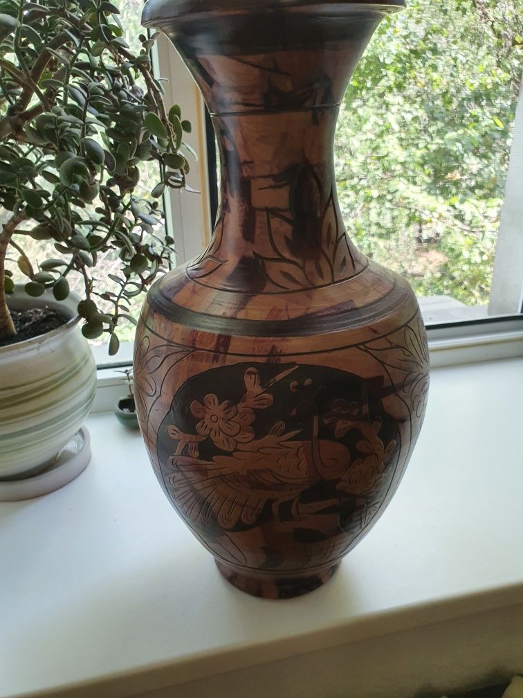 Продам вазу в античном стиле.