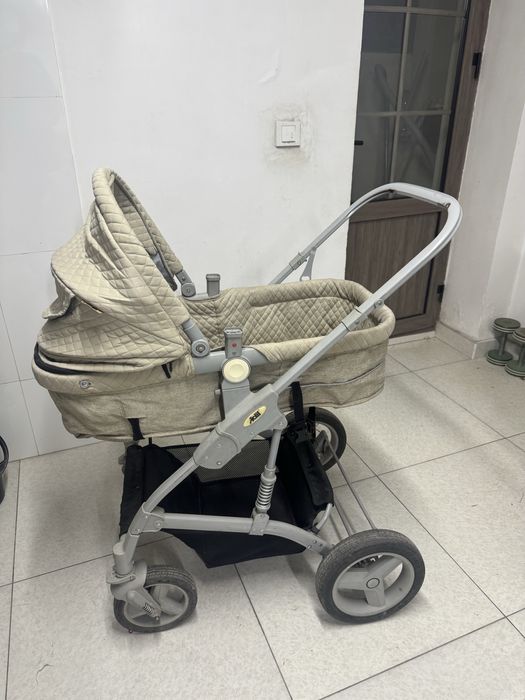 Коляска сотилади