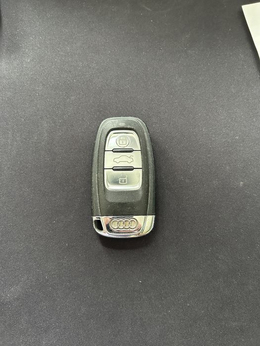 Cheie Auto Audi A4 B8