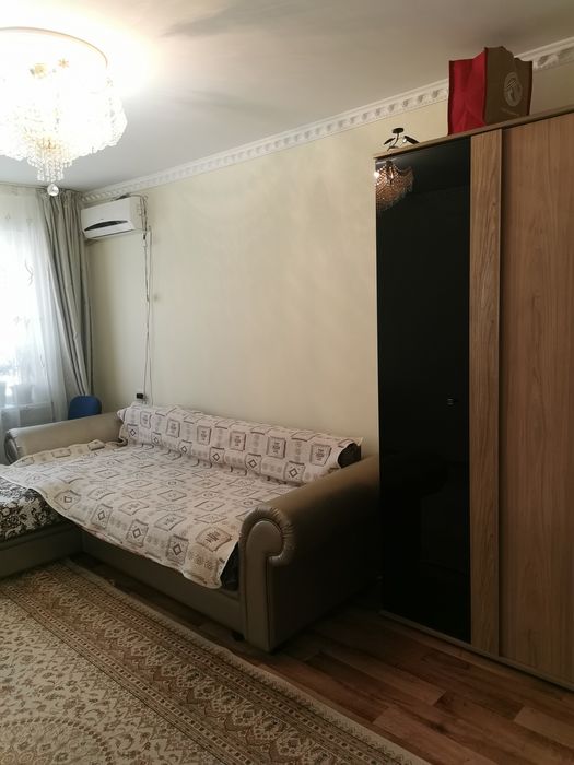 Девушке, днем раб-я, Комната в квартире