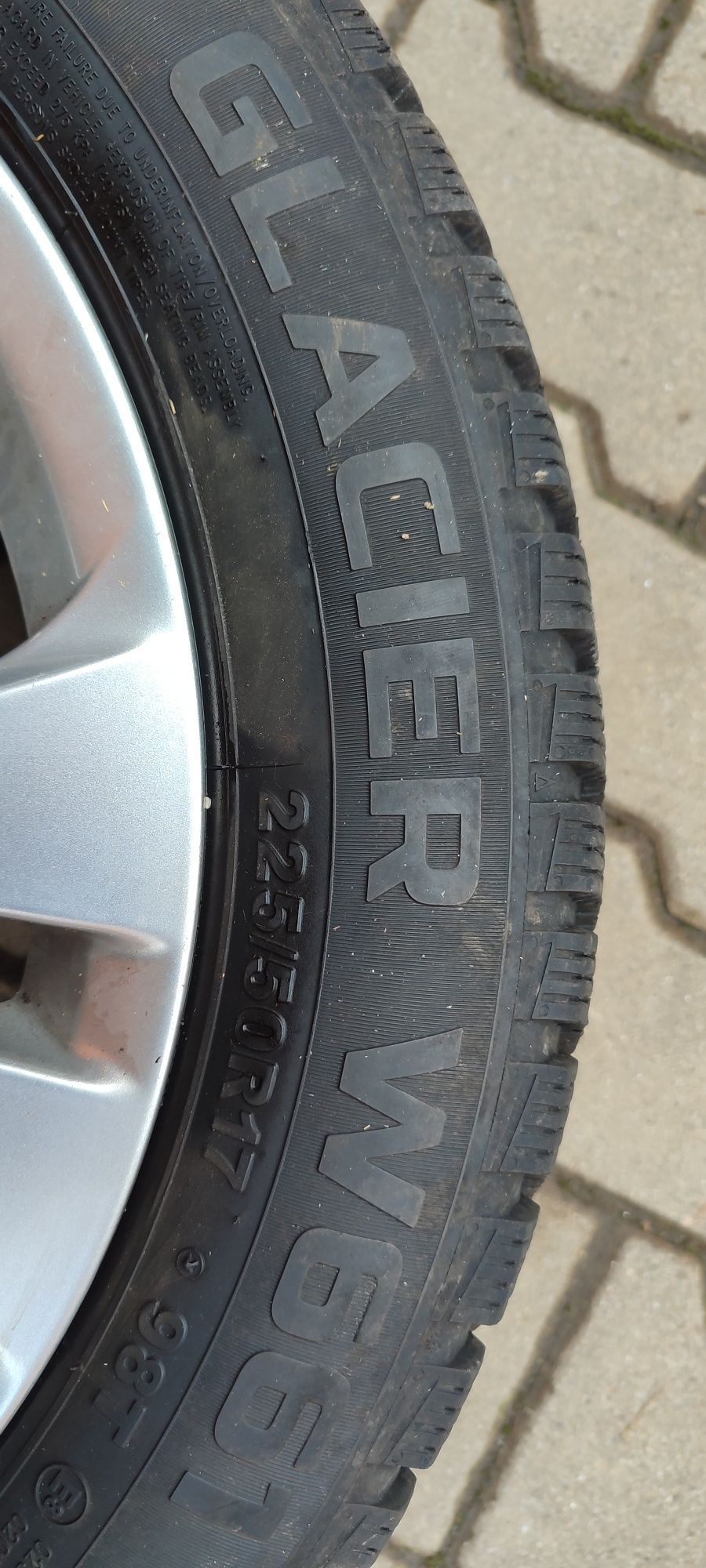 De vanzare sunt 4 jante Mercedes Benz de fabrica cu cauciuc
